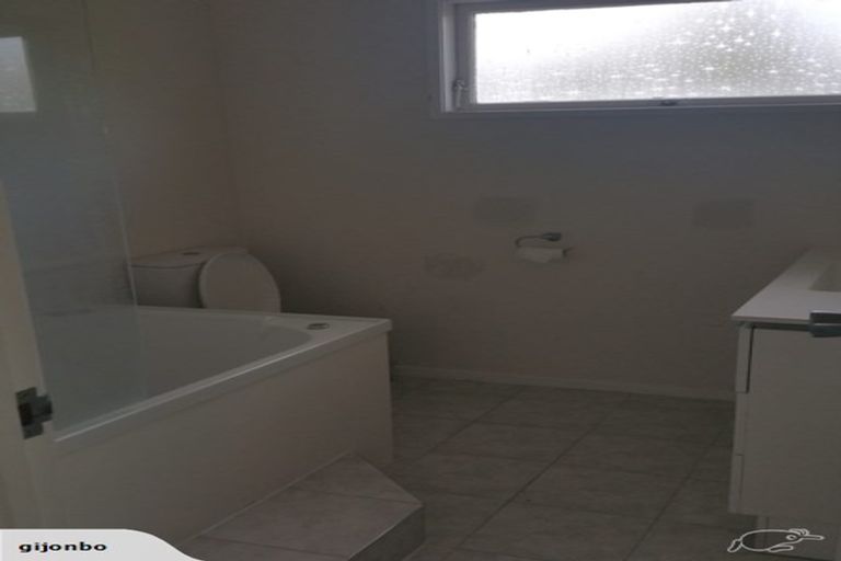 Photo of property in 488 Don Buck Road, Massey, Auckland, 0614