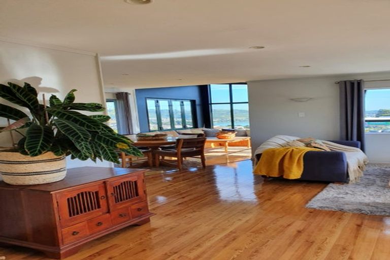 Photo of property in 8 Toporoa View, Ascot Park, Porirua, 5024