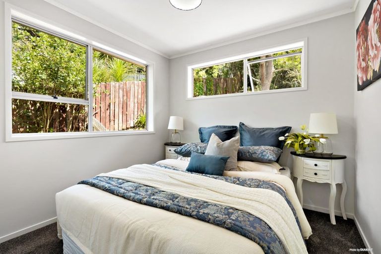 Photo of property in 2/7 Malters Place, Browns Bay, Auckland, 0630