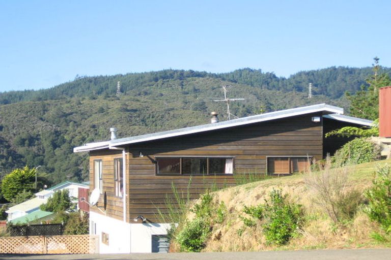Photo of property in 15 Greenwich Grove, Stokes Valley, Lower Hutt, 5019