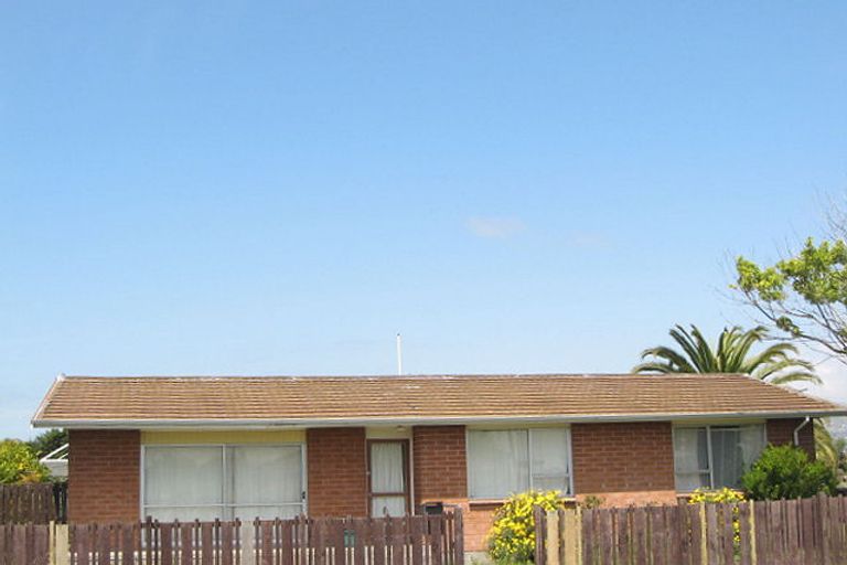 Photo of property in 2 Saint Heliers Crescent, Aranui, Christchurch, 8061