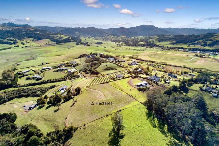Photo of property in 17 Tamahunga Drive, Matakana, 0985