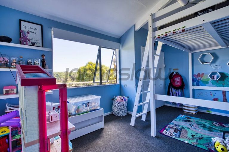 Photo of property in 136 Chamberlain Road, Massey, Auckland, 0614