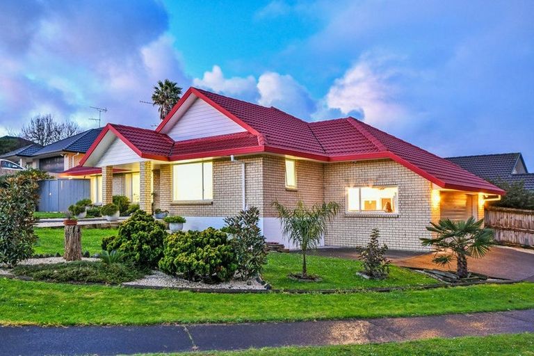 Photo of property in 2 Menen Place, Manurewa, Auckland, 2105