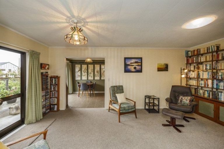 Photo of property in 14 Willowstream Grove, Cloverlea, Palmerston North, 4412