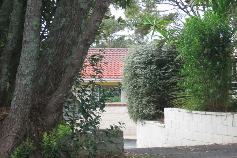 Photo of property in 2/83 Daffodil Street, Titirangi, Auckland, 0604