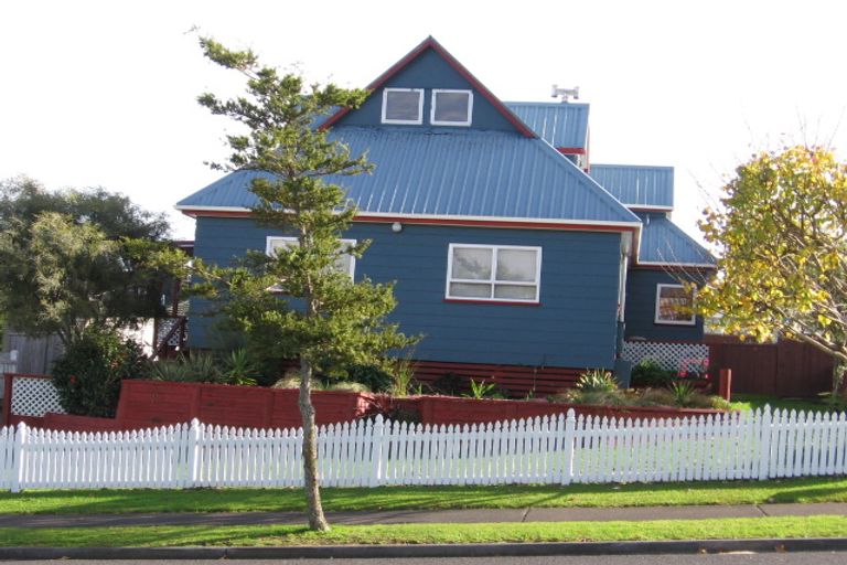 Photo of property in 44 Eugenia Rise, Totara Heights, Auckland, 2105