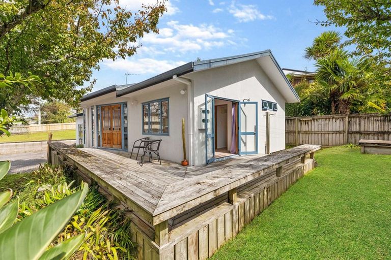 Photo of property in 1/12 Kaweka Street, New Lynn, Auckland, 0600