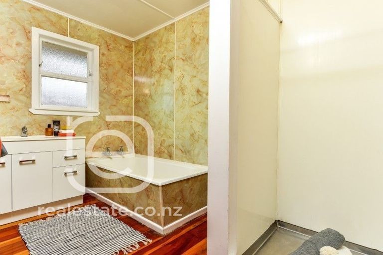 Photo of property in 25 Crawford Avenue, Mangere Bridge, Auckland, 2022