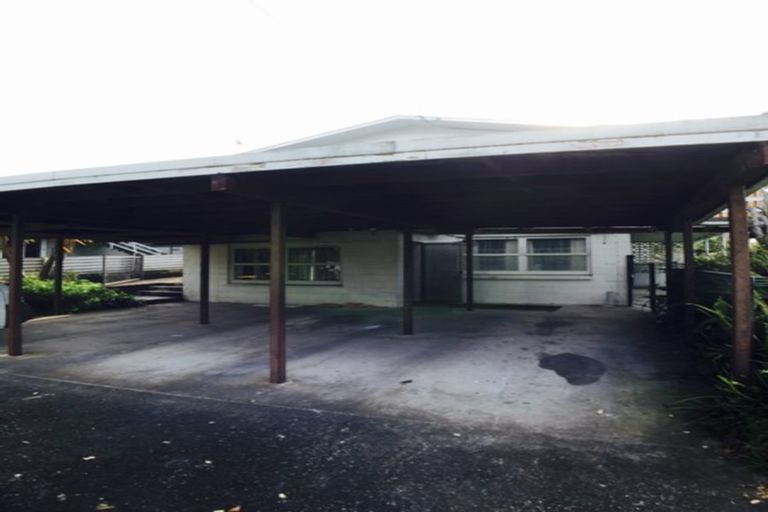 Photo of property in 38 Beaubank Road, Kelston, Auckland, 0602