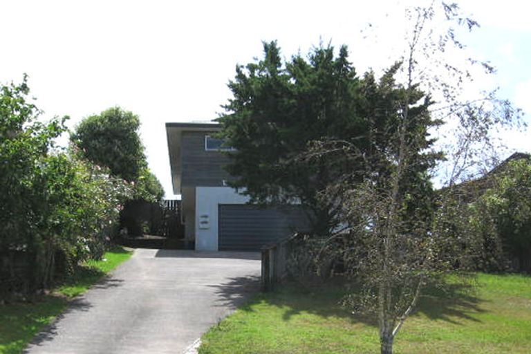 Photo of property in 1/35 Ronald Macken Place, Windsor Park, Auckland, 0632