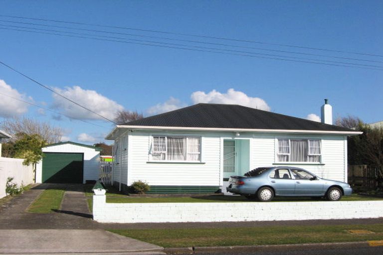 Photo of property in 18 Karaka Street, Merrilands, New Plymouth, 4312