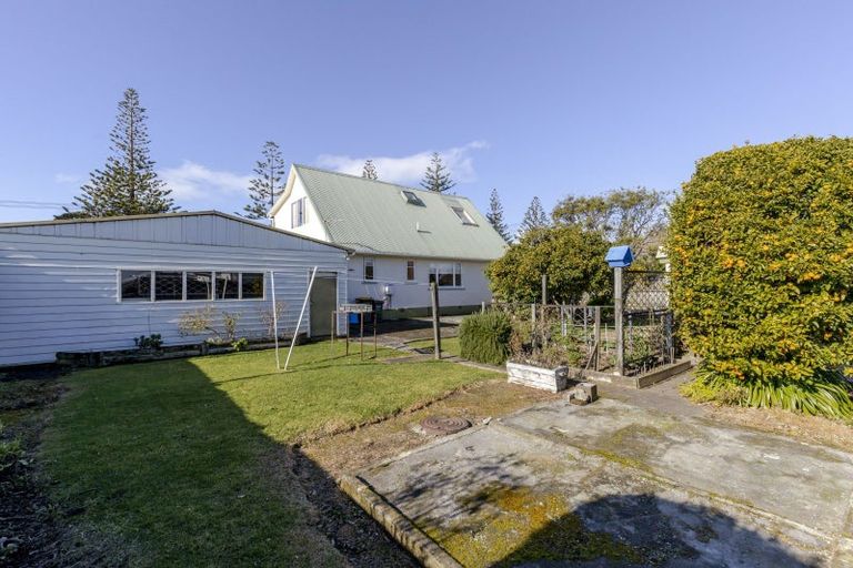 Photo of property in 87 Queen Street, Waitara, 4320
