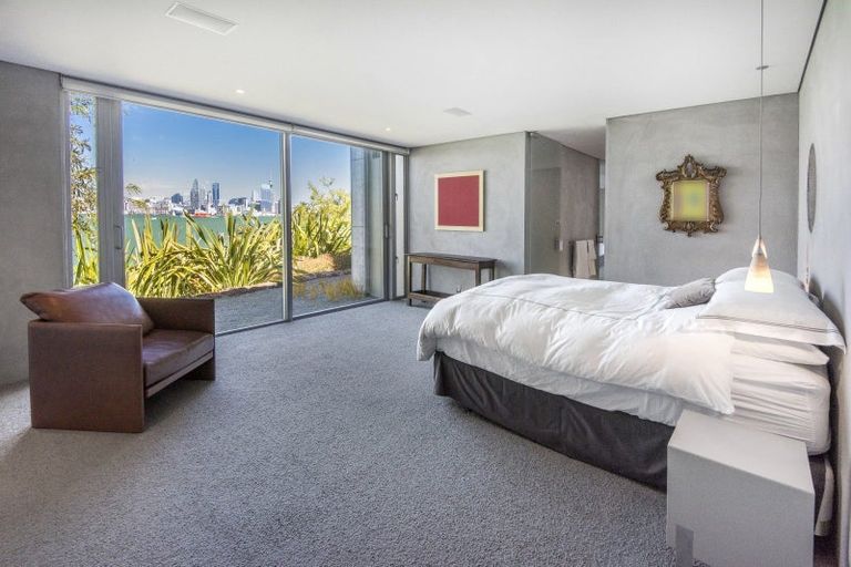 Photo of property in 9 Stanley Point Road, Stanley Point, Auckland, 0624