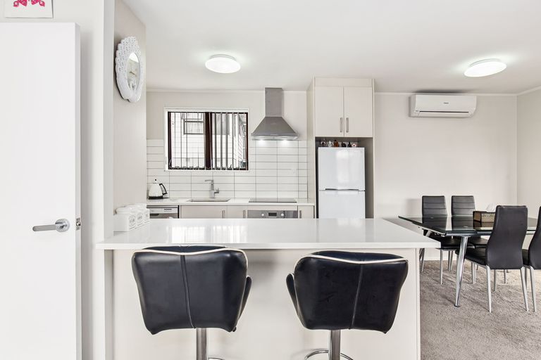 Photo of property in 5/1 Rebecca Rise, Weymouth, Auckland, 2103