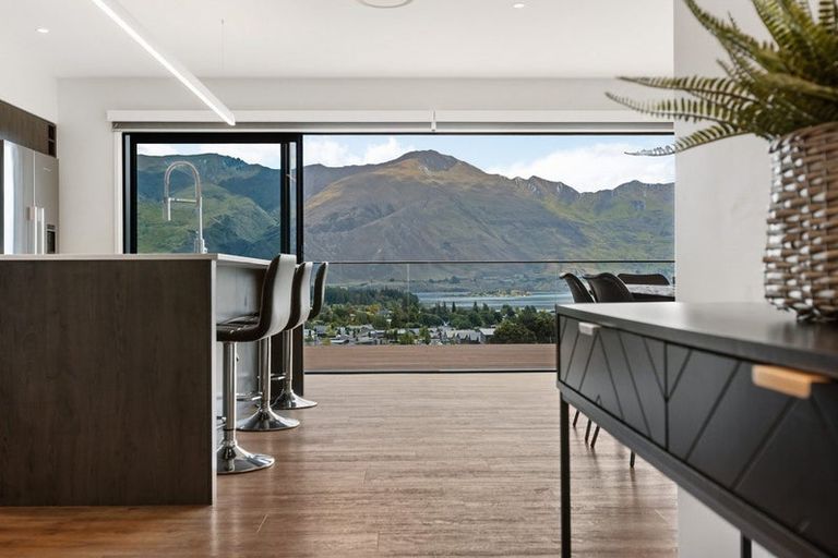 Photo of property in 13 Akitu Rise, Wanaka, 9305