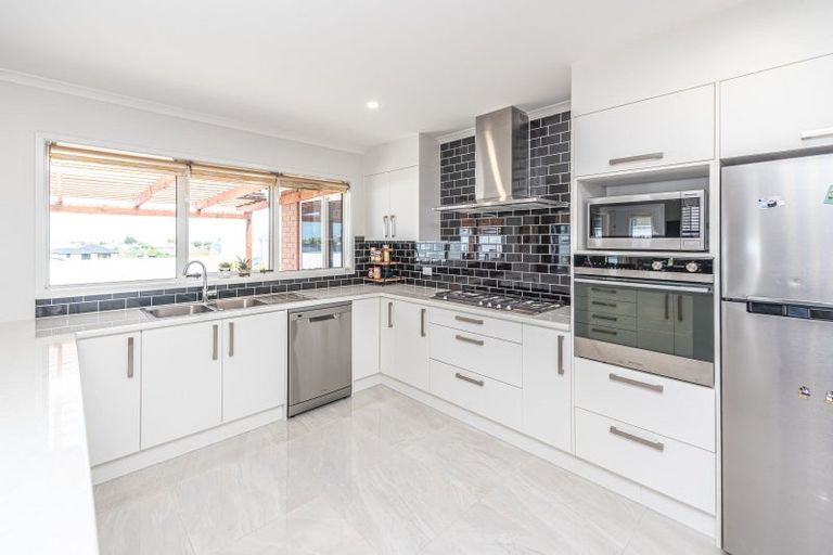 Photo of property in 35 Magnolia Crescent, Tawhero, Whanganui, 4501