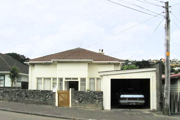 Photo of property in 39 Eden Street, Island Bay, Wellington, 6023