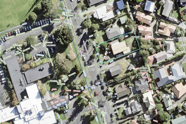 Photo of property in 53 Centreway Road, Orewa, 0931