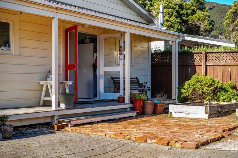 Photo of property in 240 Muritai Road, Eastbourne, Lower Hutt, 5013