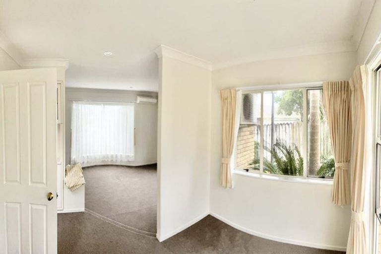 Photo of property in 9 Orohena Close, Northpark, Auckland, 2013