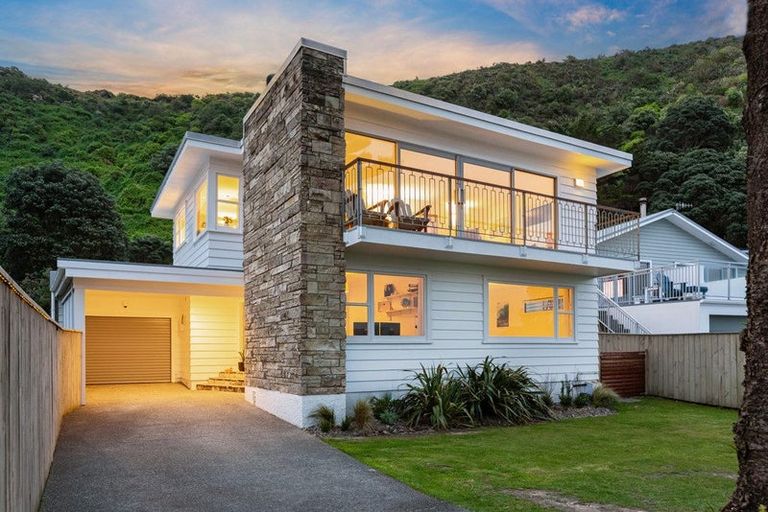 Photo of property in 185 Breaker Bay Road, Breaker Bay, Wellington, 6022