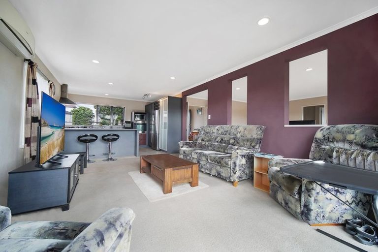 Photo of property in 33 Fergy Crescent, Wattle Downs, Auckland, 2103