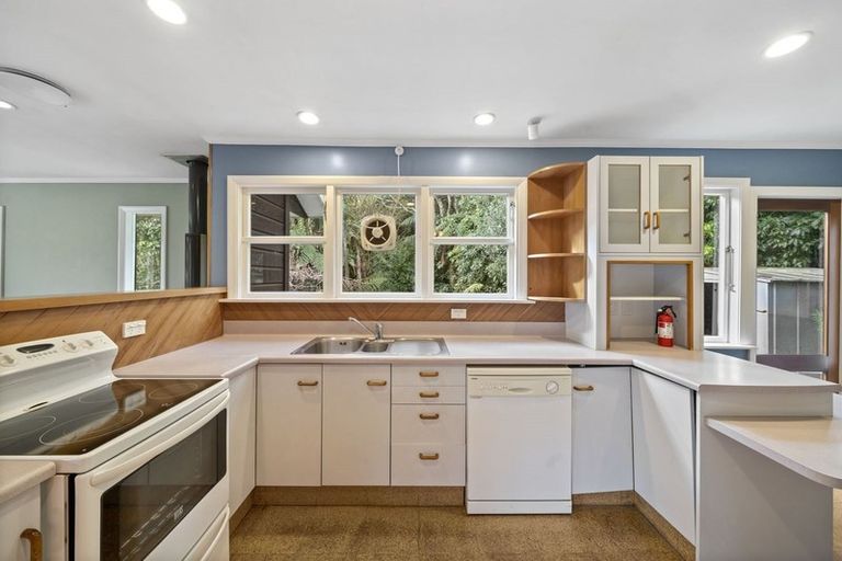 Photo of property in 115 Kamahi Street, Stokes Valley, Lower Hutt, 5019