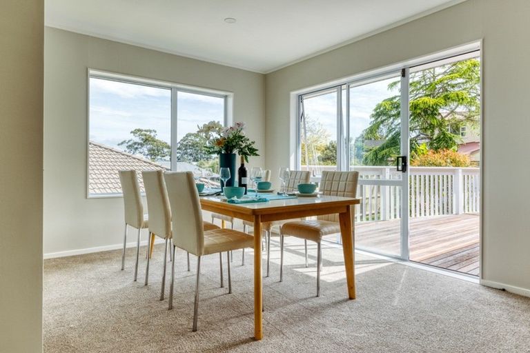 Photo of property in 10 Van Dyke Place, West Harbour, Auckland, 0618