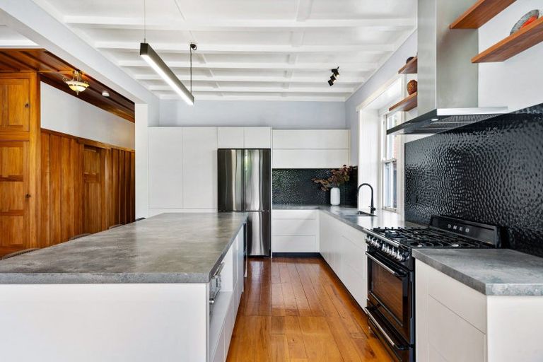 Photo of property in 28 Fitzroy Road, Bluff Hill, Napier, 4110