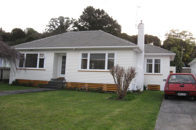 Photo of property in 18 Lees Grove, Wainuiomata, Lower Hutt, 5014