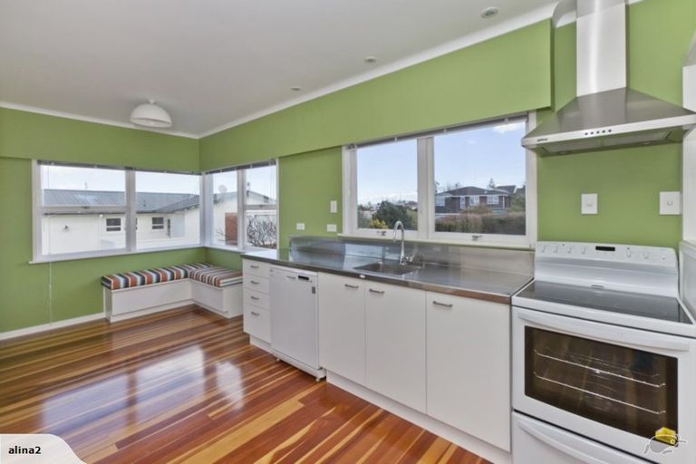 Photo of property in 27 Mcbreen Avenue, Northcote, Auckland, 0627