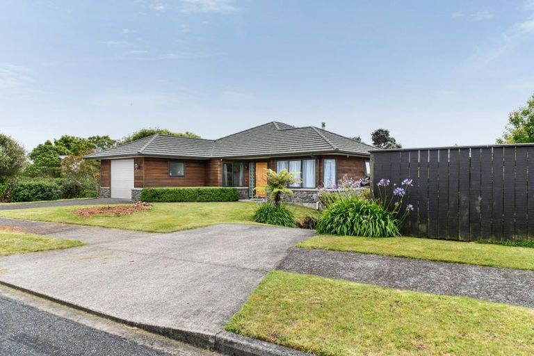 Photo of property in 10 Saint Ives Grove, Whalers Gate, New Plymouth, 4310