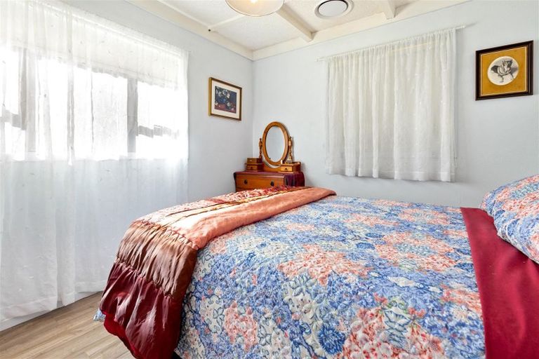 Photo of property in 14 Yelash Road, Massey, Auckland, 0614