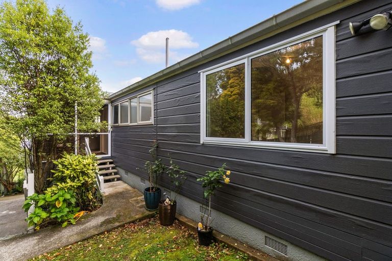 Photo of property in 87 Burgess Road, Newlands, Wellington, 6037