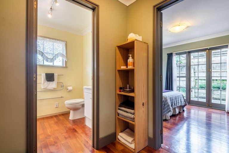 Photo of property in 10a Cassino Street, Bayswater, Auckland, 0622