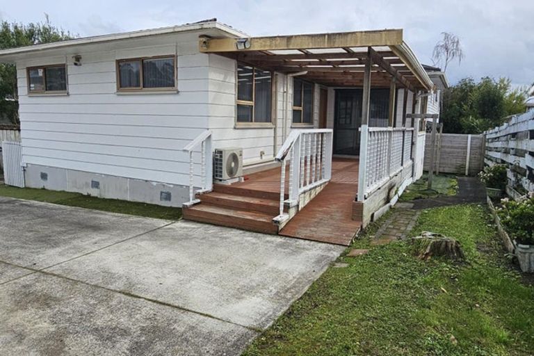 Photo of property in 13 Waari Avenue, Sunnyvale, Auckland, 0612