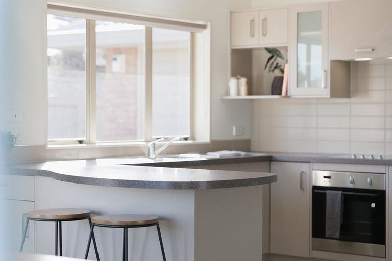 Photo of property in 15 Balmerino Grove, Waikanae, 5036