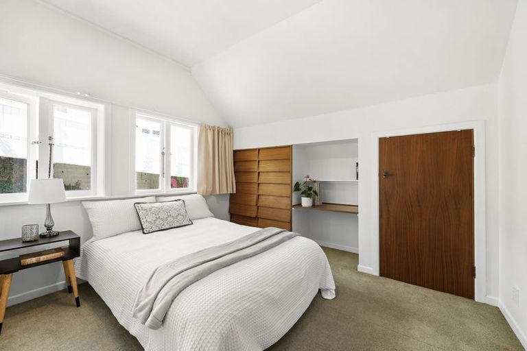 Photo of property in 338 Oriental Parade, Oriental Bay, Wellington, 6011