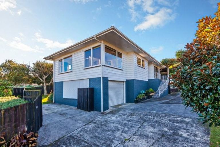 Photo of property in 17a Te Anau Place, Pakuranga Heights, Auckland, 2010