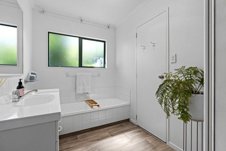 Photo of property in 12 Thornlea Drive, Welcome Bay, Tauranga, 3112