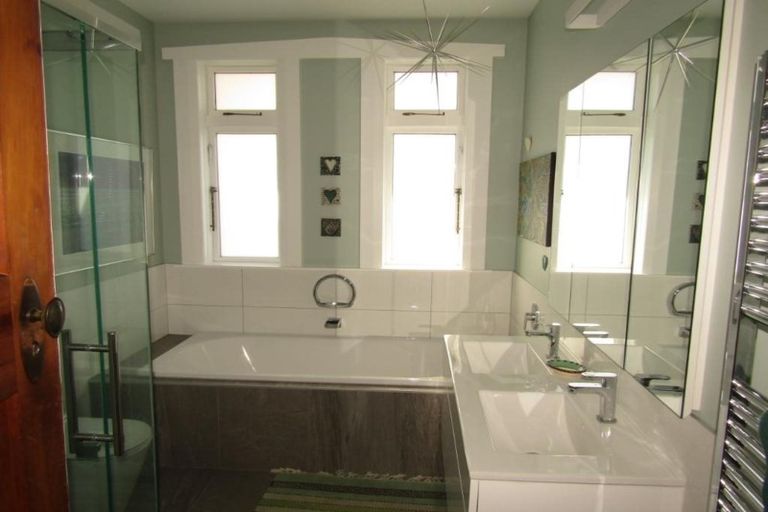 Photo of property in 19 Overtoun Terrace, Hataitai, Wellington, 6021