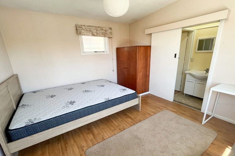 Photo of property in 2 Shaftesbury Street, Avonhead, Christchurch, 8042