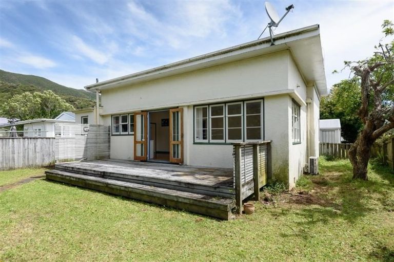 Photo of property in 5 Avon Street, Waterloo, Lower Hutt, 5011