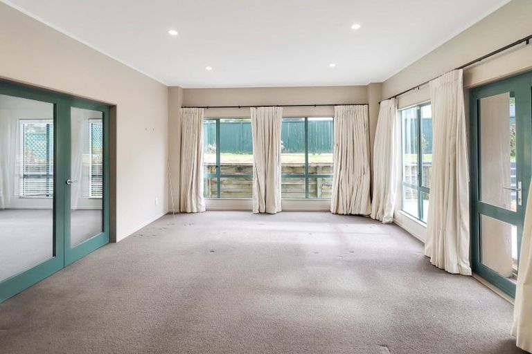 Photo of property in 10 Waverton Terrace, Churton Park, Wellington, 6037