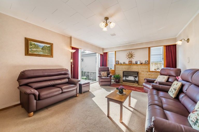 Photo of property in 28 Golf Road, Manor Park, Lower Hutt, 5019
