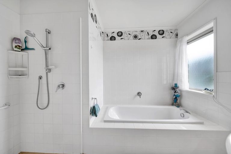 Photo of property in 24 Park Lane, Waitara, 4320