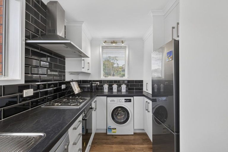 Photo of property in 60 Tavistock Street, Westown, New Plymouth, 4310
