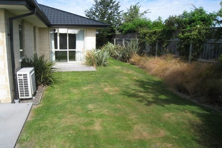 Photo of property in 8 Dunsford Close, Halswell, Christchurch, 8025