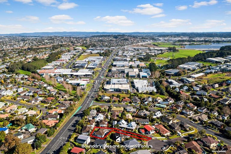 Photo of property in 1/9 Delisle Place, Windsor Park, Auckland, 0632